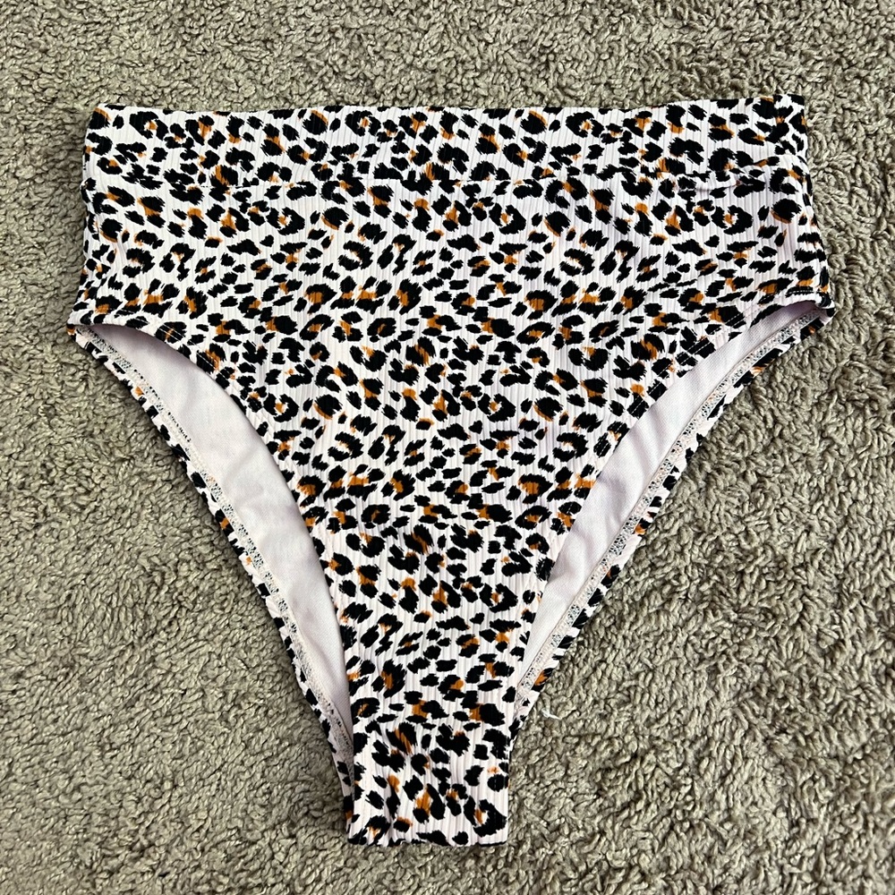 Cheetah print bikini bottoms size medium